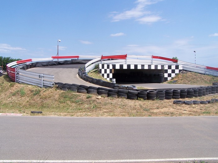 Piste de karting avec pont � S�rignan H�rault